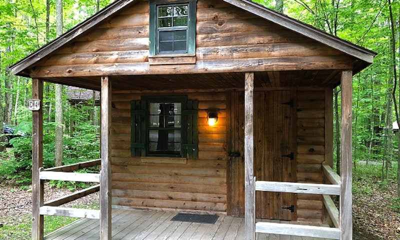 Cozy Cottage (Sleeps 6)-1